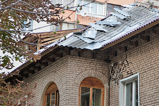 Ремонт крыши дома на улице Лынькова
