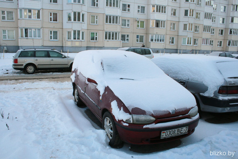 Машины под снегом