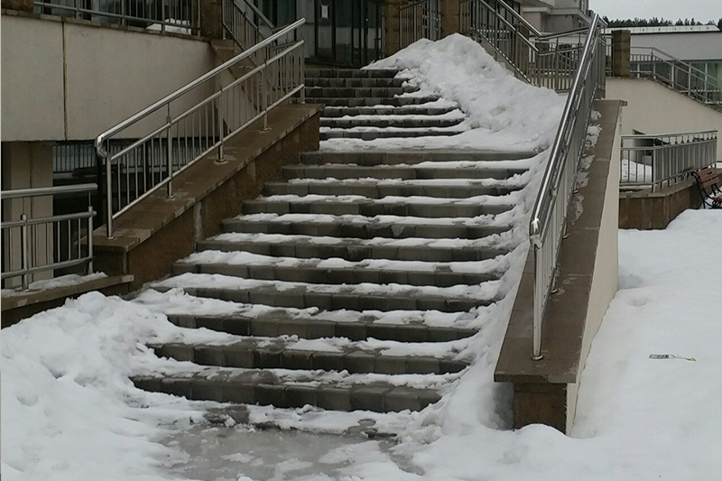 лестница снег перила
