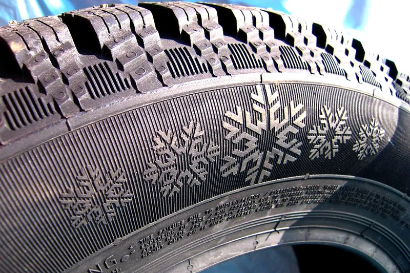 Какие шины можно ставить зимой, какие нельзя? Собрали самую важную информацию