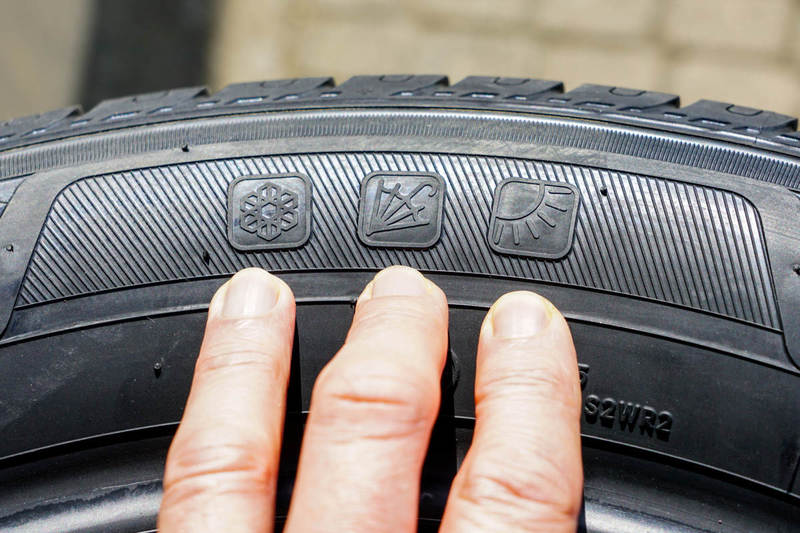 Какие шины можно ставить зимой, какие нельзя? Собрали самую важную информацию