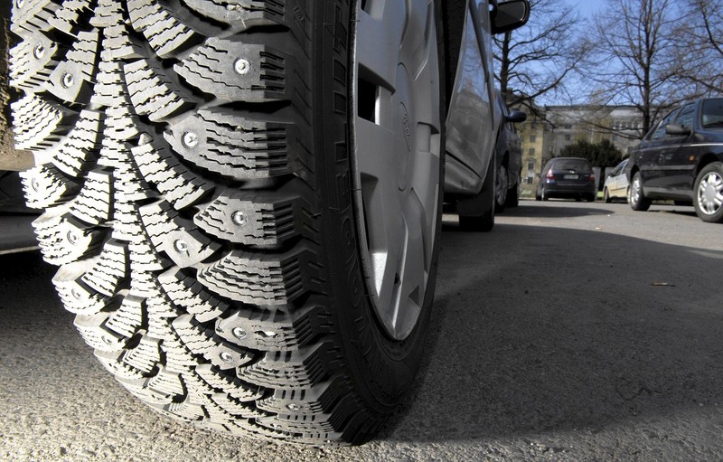 Какие шины можно ставить зимой, какие нельзя? Собрали самую важную информацию