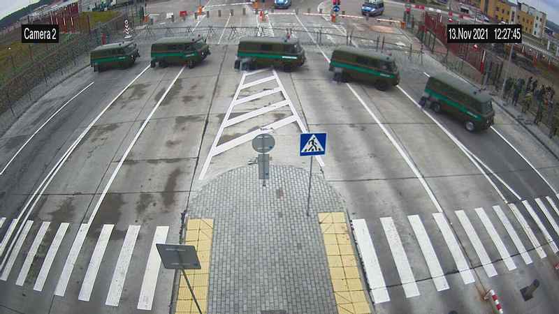 Польша убрала на пункте пропуска с Беларусью противотанковые «ежи». Как это было