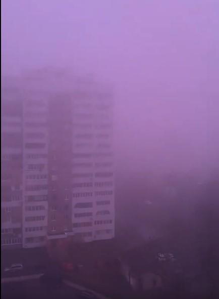 Солигорск накрыл нежный розовый туман. Что это такое?