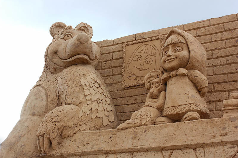 Маша и медведь скульптура