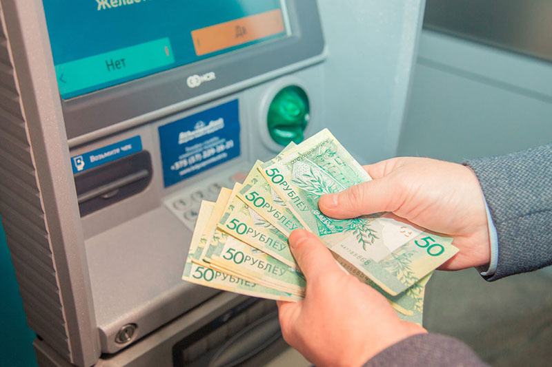 В ночь на 15 октября в Беларуси не будут работать карточки некоторых банков. Вот почему