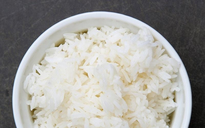 Co přidat do rýže, aby se lepila?