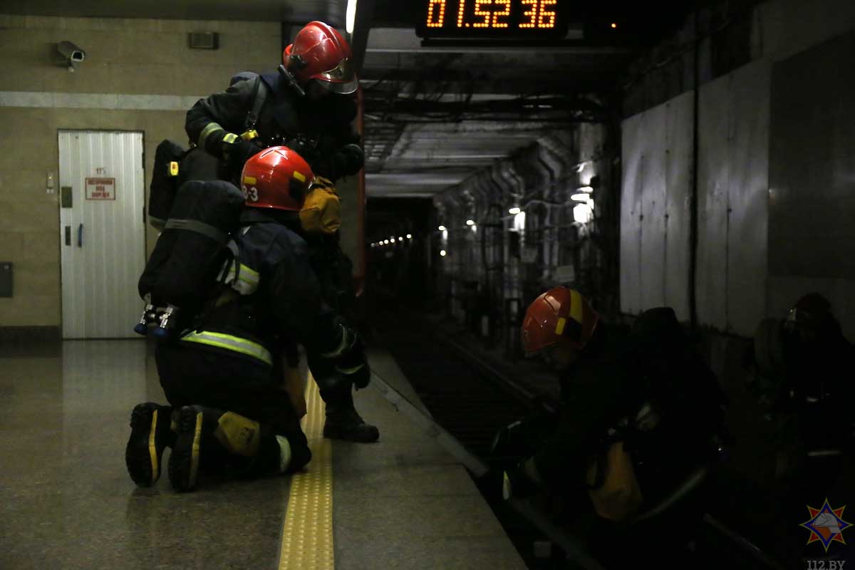 В минском метро ночью горел вагон поезда – это были учения