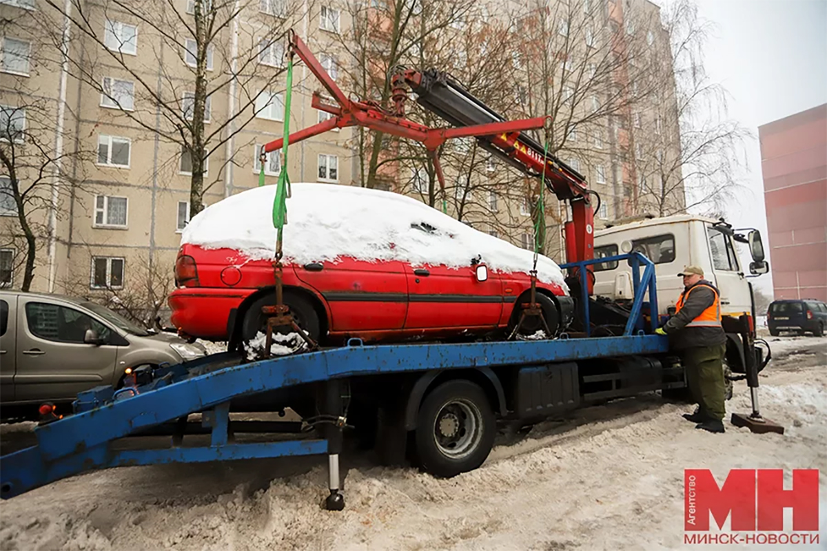 Стало известно, сколько автохлама в Минске свезли в 2022 году на стоянки и  утилизацию