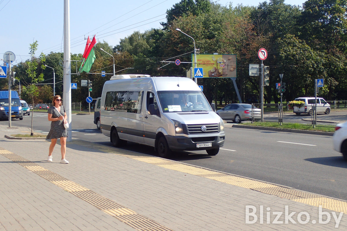 В Минске по маршруту автобуса ходит микроавтобус (не маршрутка!) с обычным  компостером. Мы проехали и рассказываем, что это такое