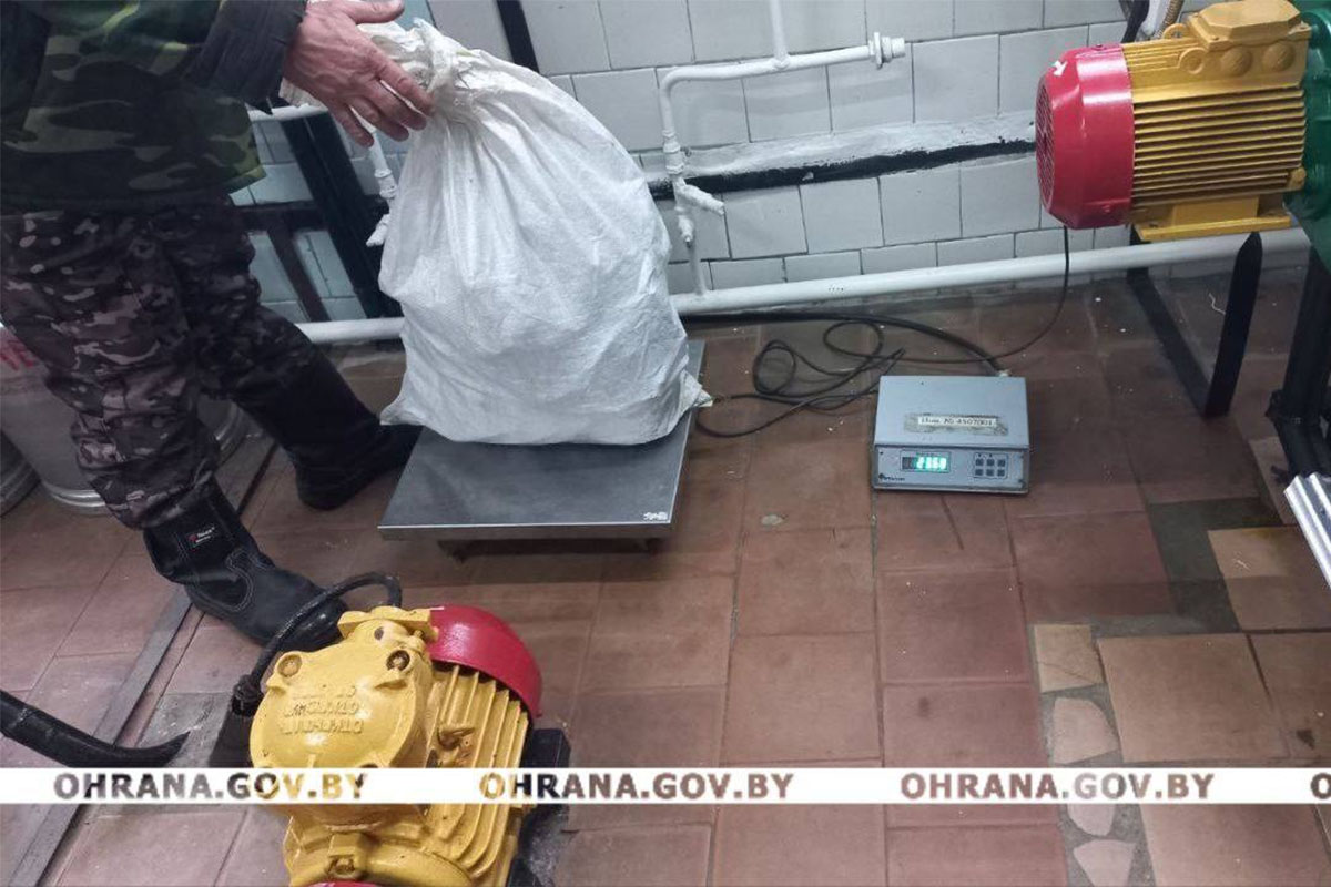 Монтажник-строитель попытался обокрасть завод, на котором его бригада ...