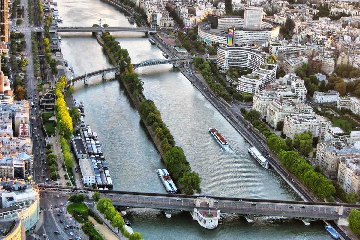 Сена на французском. Река сена в Париже. Река сена во Франции. Река сена на французском. Река Сенна.