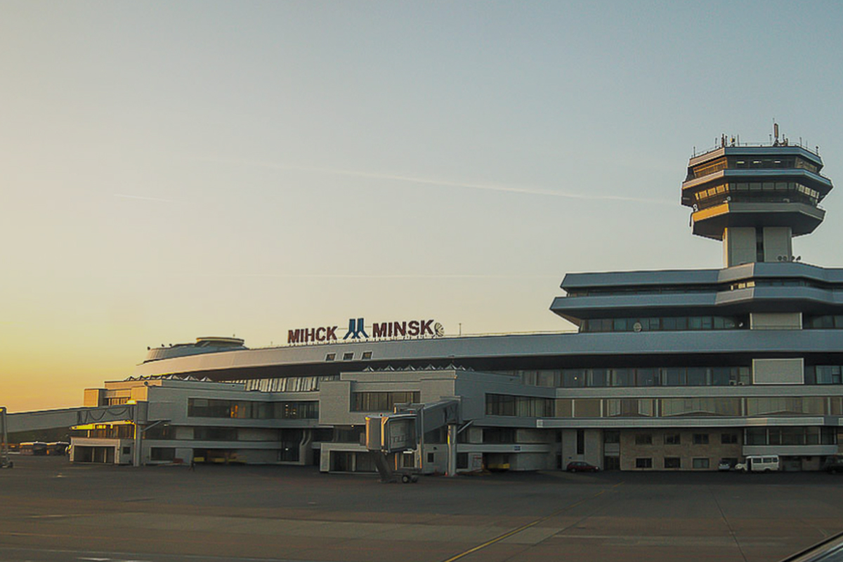 Аэропорт минск внутри. Международный аэропорт минск. Минский аэропорт. Номер аэропорта минск. Номер аэропорта минск.