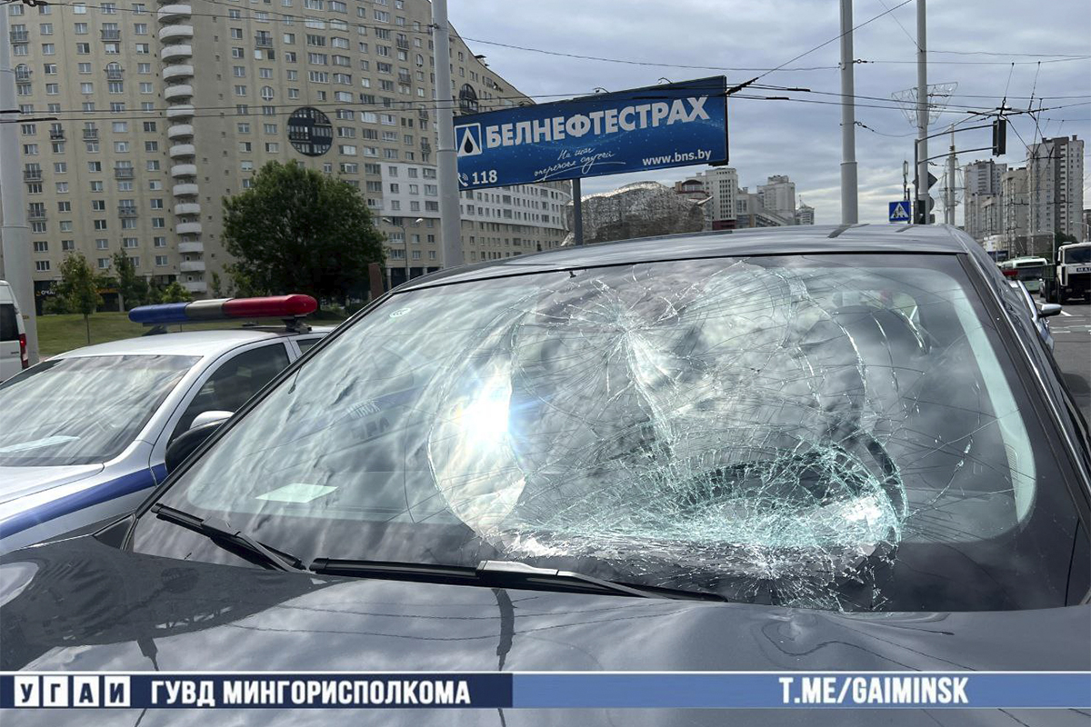 Перебегал дорогу на красный свет. В Минске водитель жестко сбил подростка