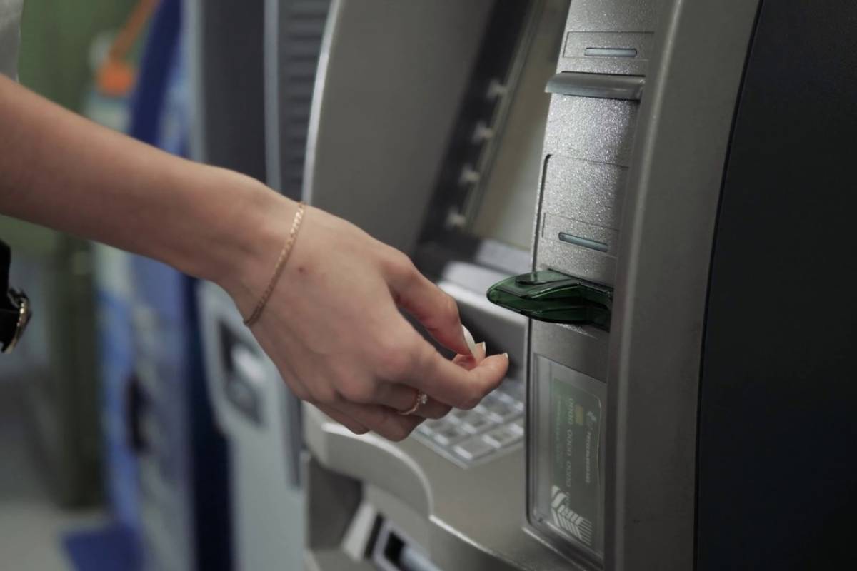 В банкомате нет любви но ее. В банкомате нет любви но ее. Банкомат сбербанка. В банкомате нет любви но ее. В банкомате нет любви но ее.