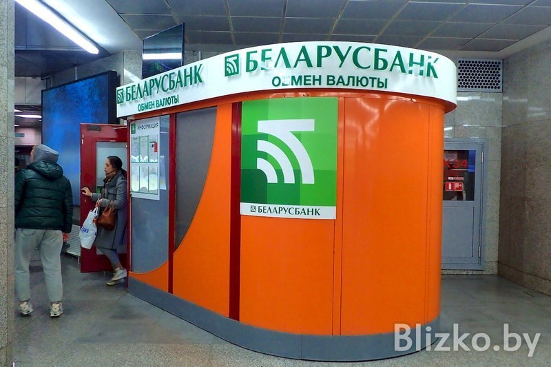 Екі жігіт орыстың жас шлюхасын блять Пикап: Екі әйел жыныстық қатынас үшін жігітті алды.