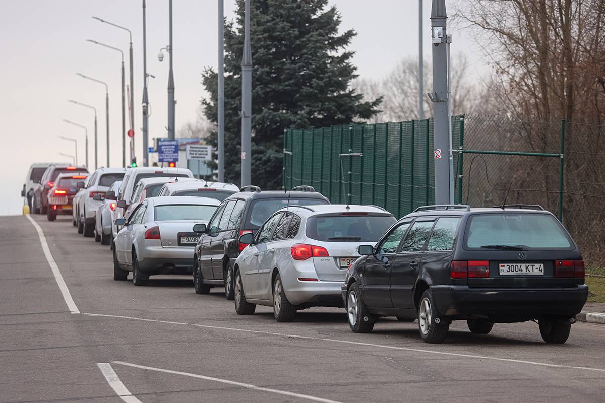Перед выходными более 4400 авто ожидают въезда в ЕС – какая ситуация на белорусской границе?