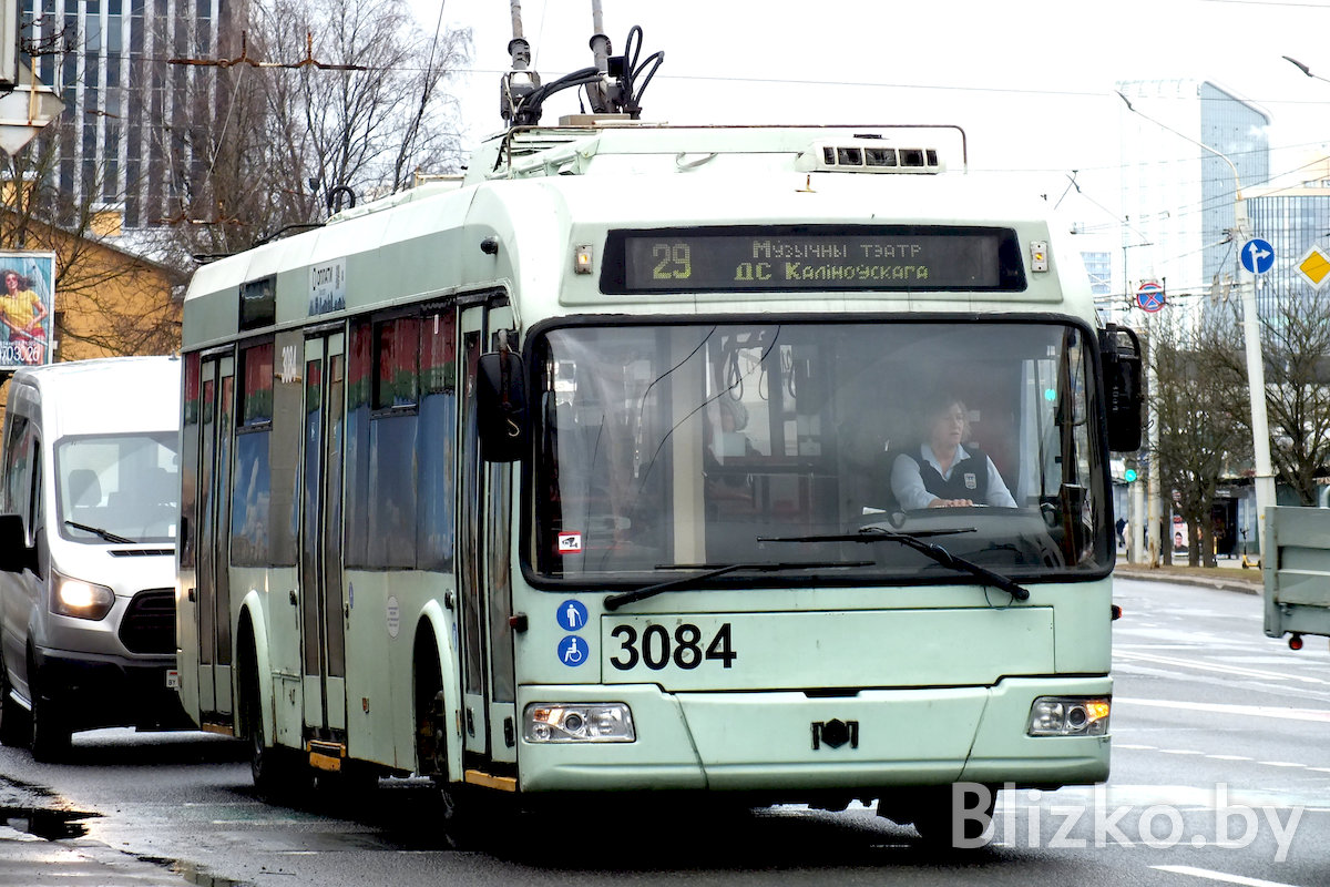 В Минске обледенели троллейбусные провода — транспорт сильно выбивается из графика