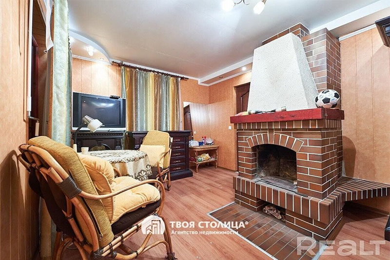 Под Минском продается дача с бильярдом и камином по цене дешевле однушки. А что там еще внутри?